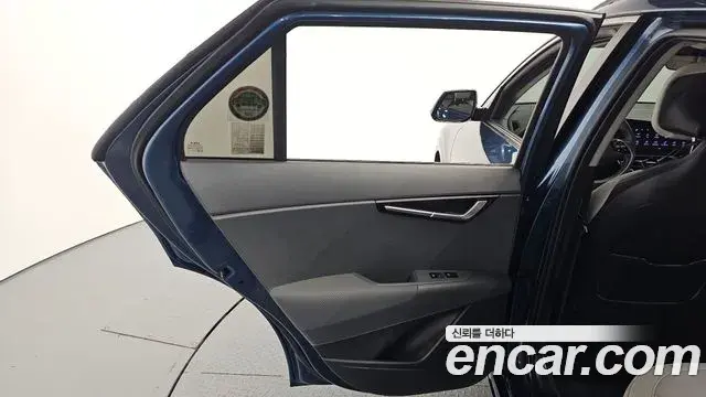 Kia Niro 2022 — ფოტო 17/34