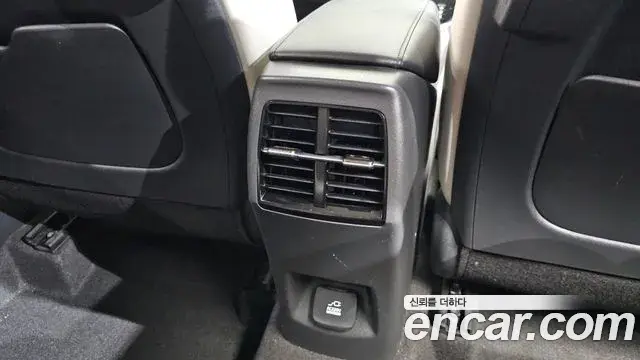 Kia Niro 2022 — ფოტო 23/34