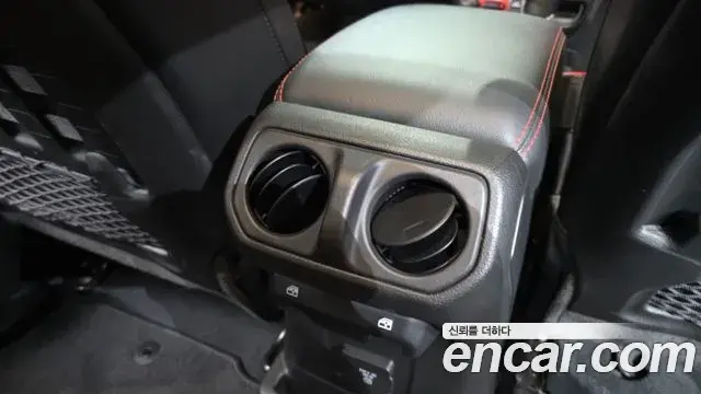 Jeep Wrangler 2022 — Фото 19/20