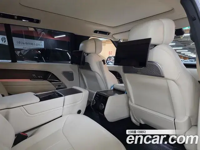 Land Rover Range Rover 2023 — Фото 16/20