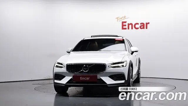 Volvo V60 Cross Country 2019 — Фото 3/20