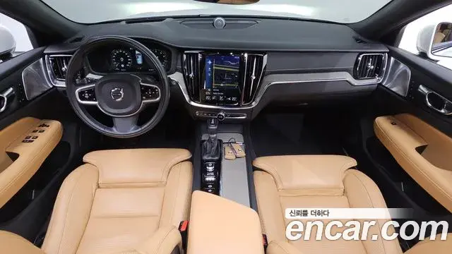 Volvo V60 Cross Country 2019 — Фото 7/20