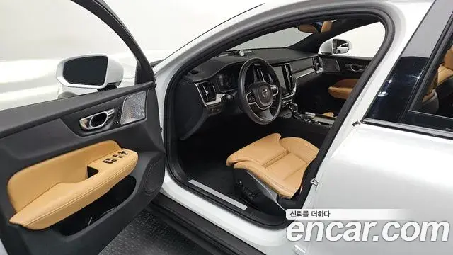 Volvo V60 Cross Country 2019 — Фото 10/20