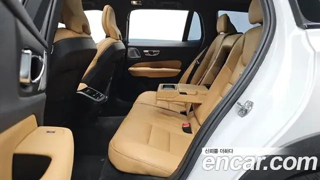 Volvo V60 Cross Country 2019 — Фото 11/20