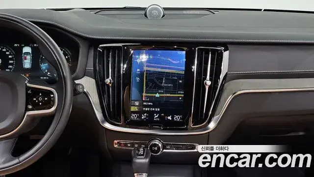 Volvo V60 Cross Country 2019 — Фото 13/20