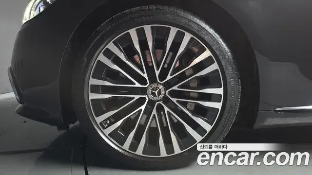 Mercedes-Benz S-Class 2021 — Photo 8/42