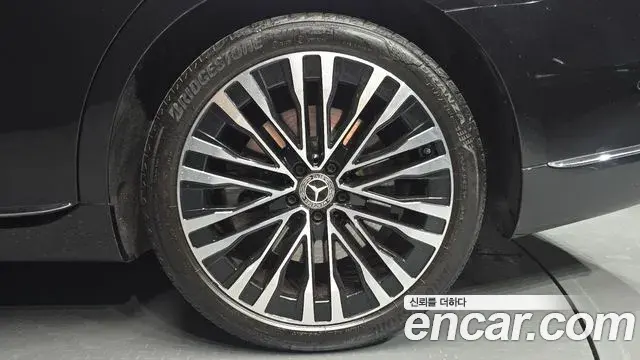 Mercedes-Benz S-Class 2021 — Photo 25/42