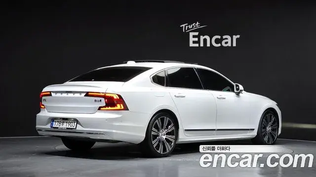Volvo S90 2023 — Photo 10/37