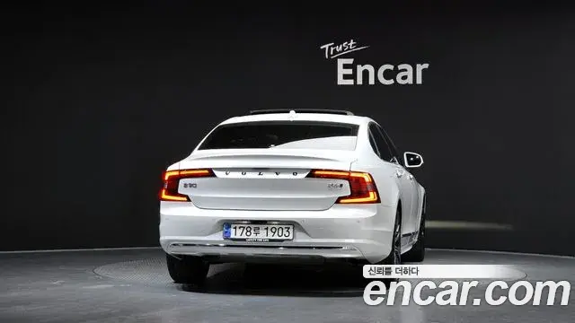 Volvo S90 2023 — Photo 17/37