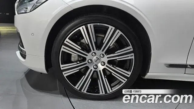Volvo S90 2023 — Photo 20/37