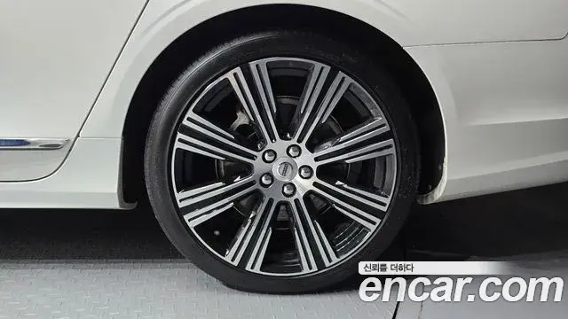 Volvo S90 2023 — Photo 24/37
