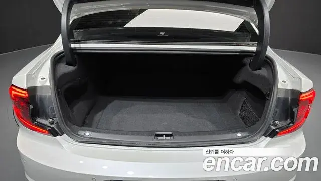 Volvo S90 2023 — Photo 35/37