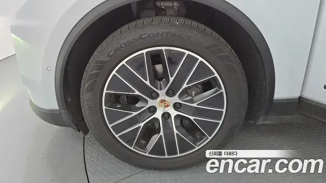 Porsche Macan EV 2025 — Photo 5/30