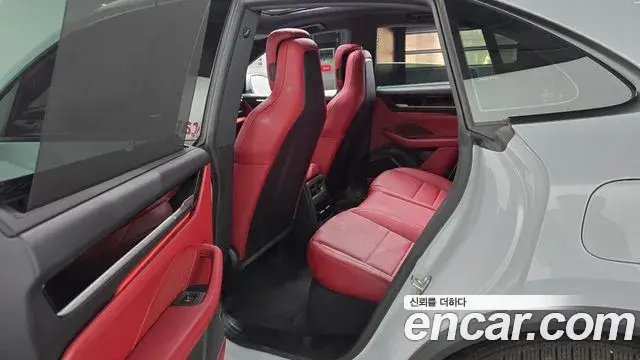 Porsche Macan EV 2025 — Photo 22/30
