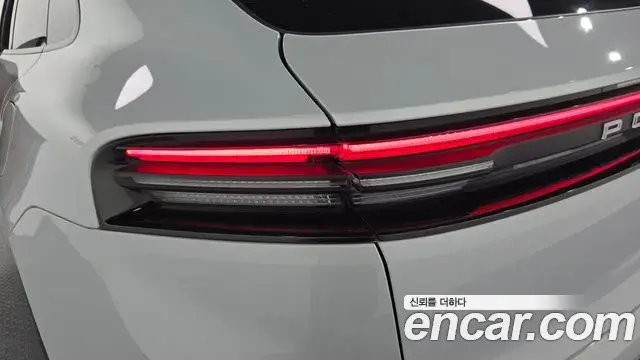Porsche Macan EV 2025 — Photo 9/30