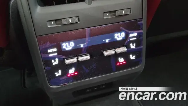 Porsche Macan EV 2025 — Photo 20/30
