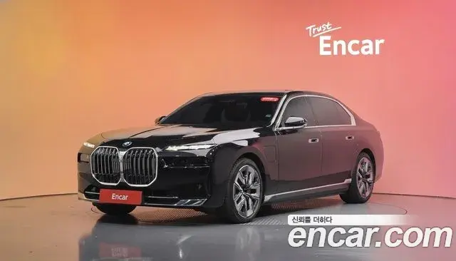 BMW 7 Series 2023 — Фото 1/20