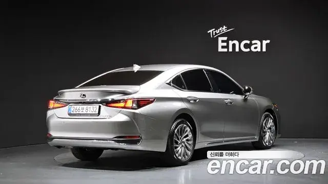 Lexus ES300h 2026 — ფოტო 10/36