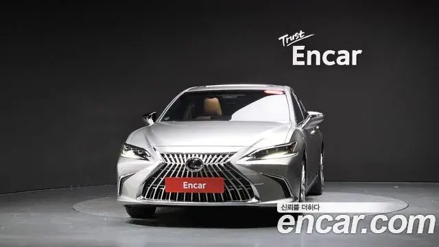 Lexus ES300h 2026 — ფოტო 35/36