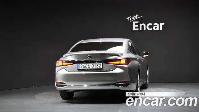Lexus ES300h 2026 — ფოტო 6/36