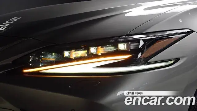 Lexus ES300h 2026 — ფოტო 21/36