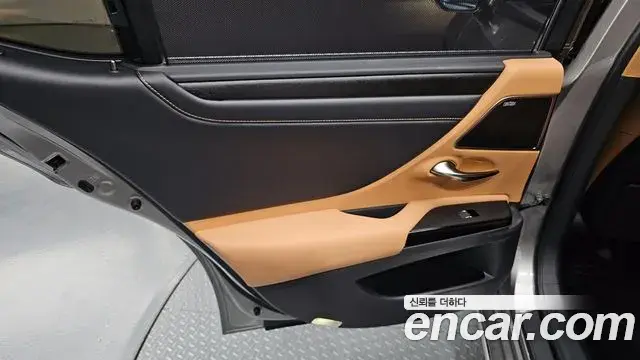 Lexus ES300h 2026 — ფოტო 33/36