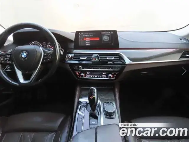 BMW 5 Series 2018 — Фото 10/20