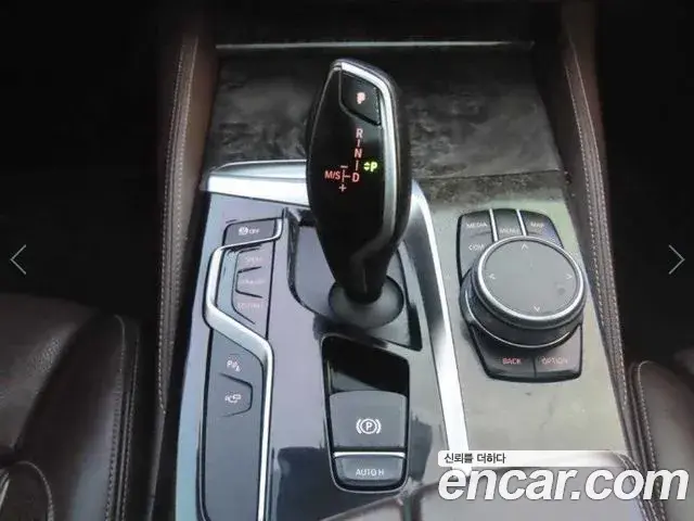 BMW 5 Series 2018 — Фото 13/20