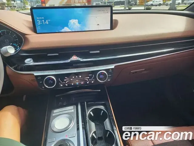 Genesis Electrified G80 2022 — Photo 5/7