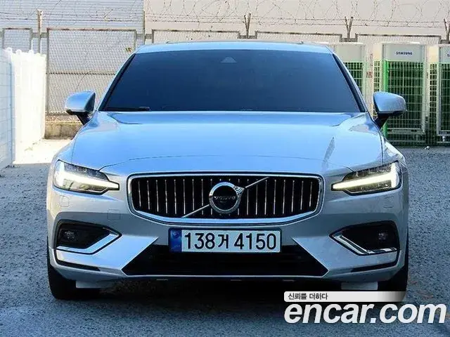 Volvo S60 2021 — Фото 2/20