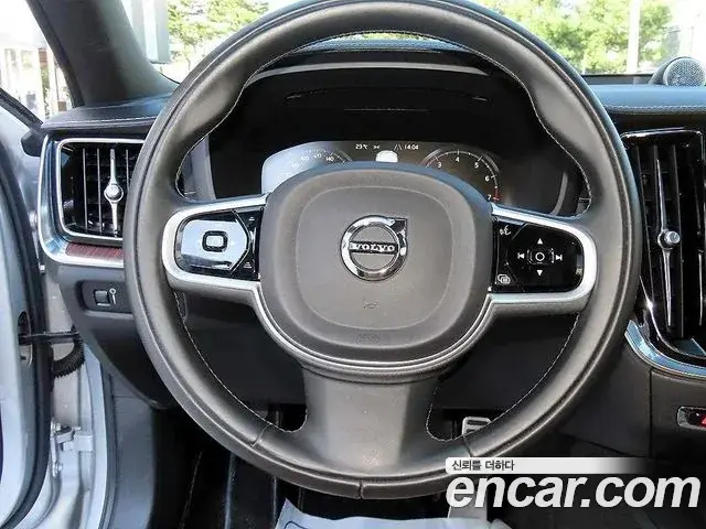 Volvo S60 2021 — Фото 11/20
