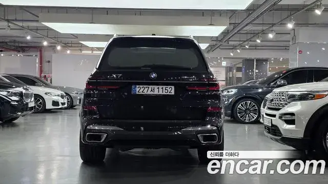BMW X7 2025 — Photo 2/15