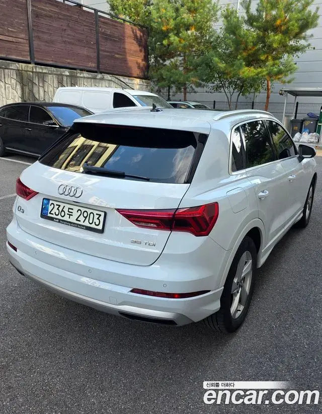 Audi Q3 2020 — Фото 1/10