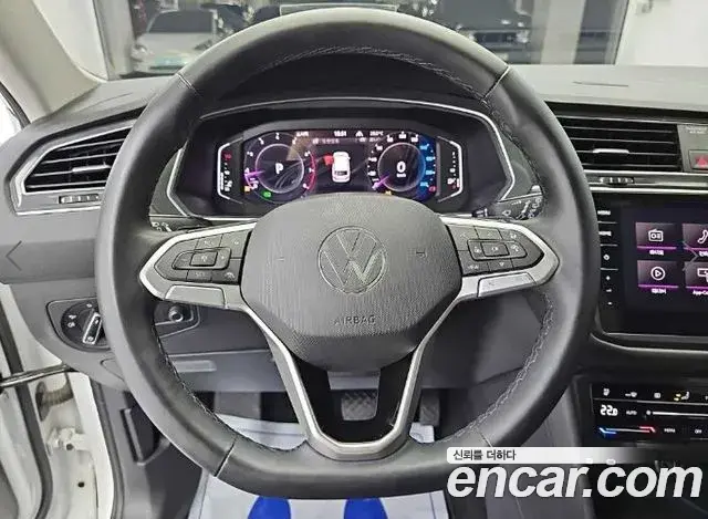 Volkswagen Tiguan Allspace 2023 — Фото 8/20