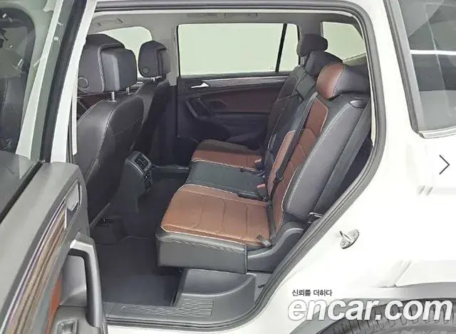Volkswagen Tiguan Allspace 2023 — Фото 12/20