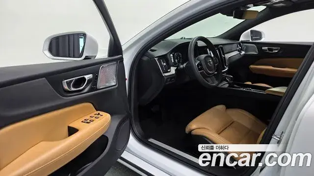 Volvo S60 2019 — Фото 13/20