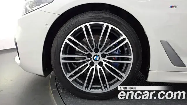 BMW 5 Series 2018 — Фото 4/20