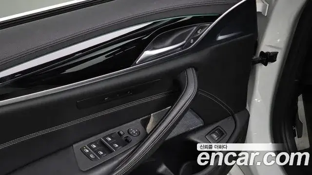 BMW 5 Series 2018 — Фото 15/20