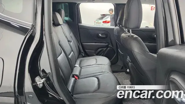Jeep Renegade 2022 — Фото 11/20