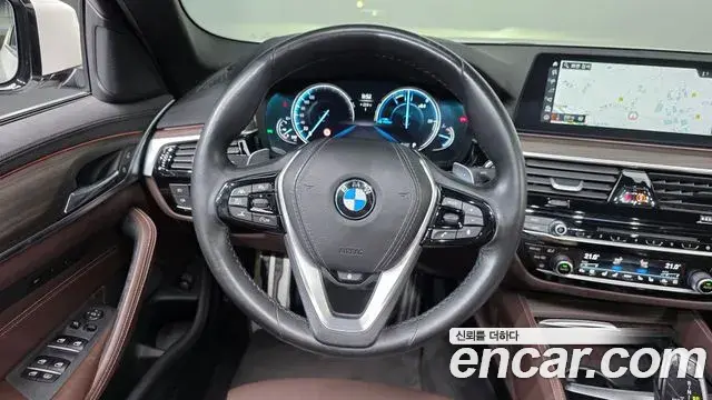 BMW 5 Series 2018 — Фото 13/20