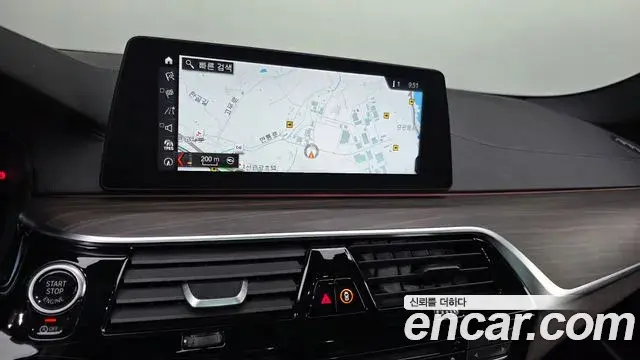BMW 5 Series 2018 — Фото 14/20