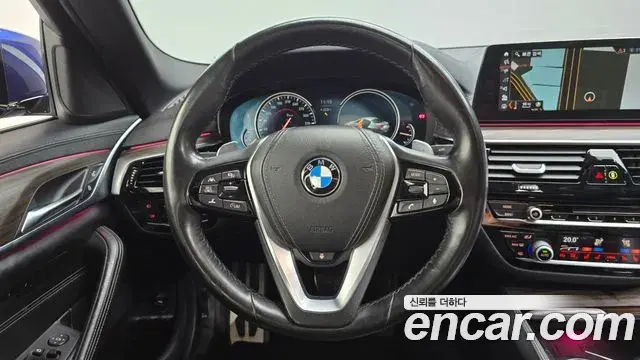 BMW 5 Series 2018 — Фото 13/20