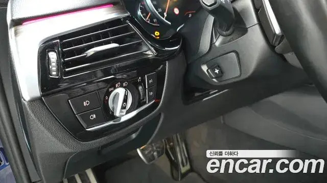 BMW 5 Series 2018 — Фото 18/20