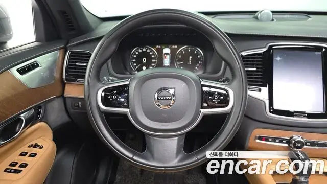Volvo XC90 2018 — Фото 13/20