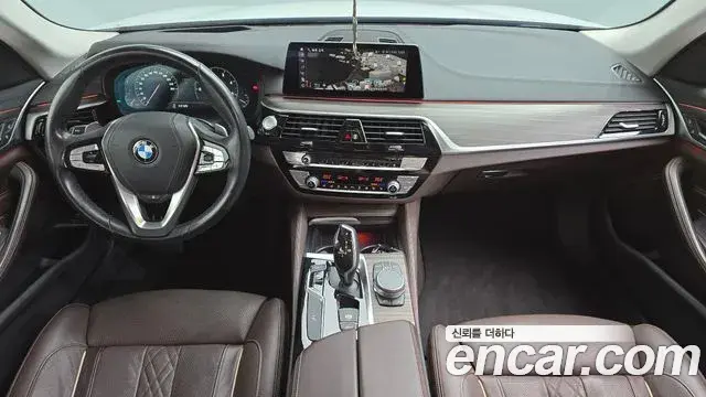 BMW 5 Series 2019 — Фото 11/20