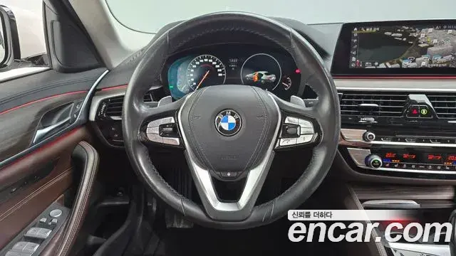 BMW 5 Series 2019 — Фото 14/20