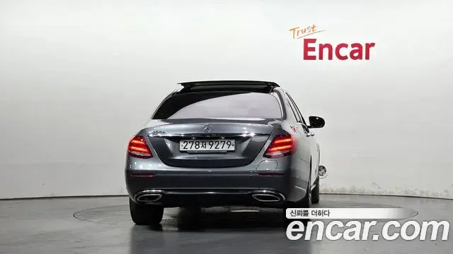 Mercedes-Benz E-Class 2019 — Photo 3/20