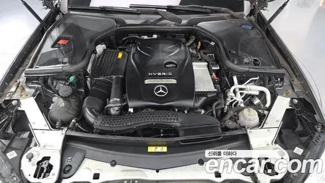 Mercedes-Benz E-Class 2019 — Photo 5/20