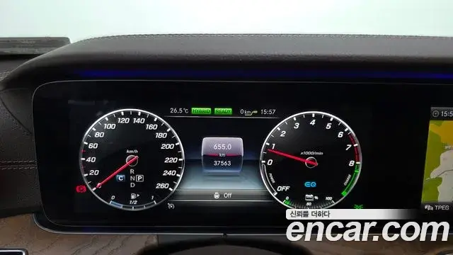Mercedes-Benz E-Class 2019 — Photo 6/20