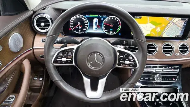 Mercedes-Benz E-Class 2019 — Photo 13/20